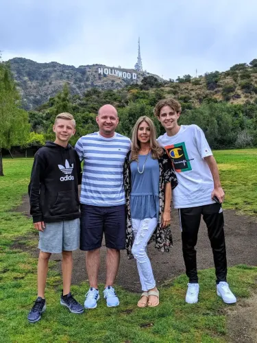FamilyAtHollywoodSign